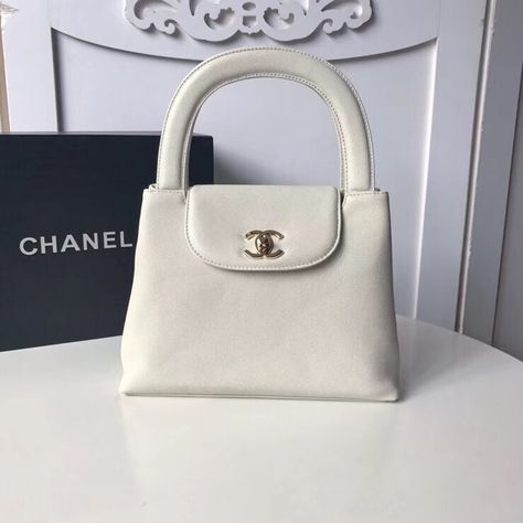 chanel top handle bag Lux Purse, Chanel Top Handle Bag, Chanel Top Handle, Top Designer Bags, Chanel Top, Silk Sarees With Price, Dream Bags, Girly Bags, Ceramic Ideas