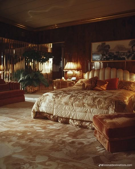 80s Rich House Aesthetic, One Colour Bedroom, 70s 80s Home Decor, Bedroom Ideas Mansion, 80 House Decor, 80s Glam Interior Design, Old 80s Aesthetic, 80s Hotel Room, 70s Mansion Aesthetic