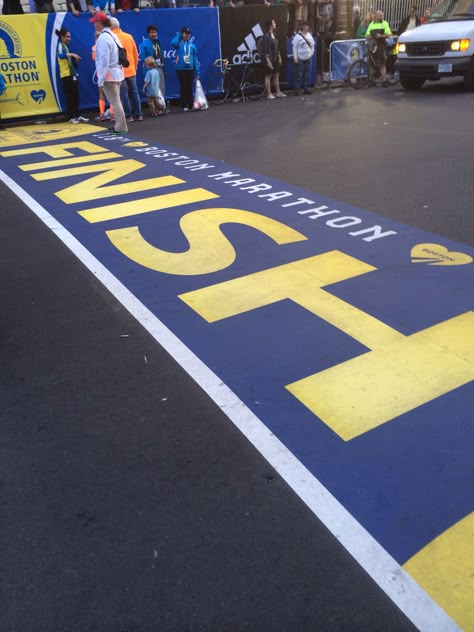 Marathon Astetic, Marathon Finish Line Aesthetic, Marathon Runner Aesthetic, Race Finish Line, Boston Marathon Aesthetic, Half Marathon Finish Line Pictures, Marathon Aesthetic, Half Marathon Finish Line, Boston Wallpaper