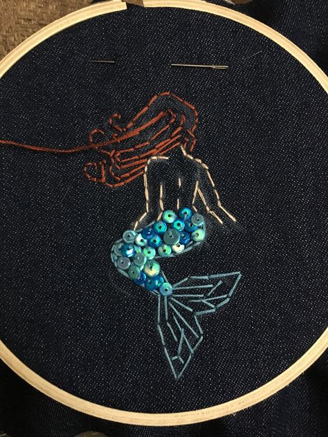 Mermaid embroidery art Mermaid Embroidery Patterns, Mermaid Embroidery Designs, Mermaid Embroidery, Embroidery Stitches Beginner, Embroidery Wall Art, Mermaid Pattern, Diy Embroidery Patterns, Embroidery On Clothes, Simple Embroidery