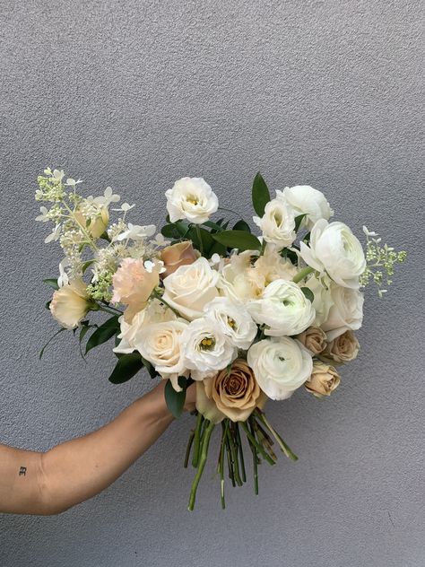 Butterfly hyndrangea, toffee roses and soft white ranunculus by @rosehipsocial White And Tan Bridal Bouquet, White And Toffee Rose Bouquet, Toffee Roses Wedding, Toffee Rose, Toffee Roses, Summer Bridal Bouquet, Beige Roses, White Rose Wedding Bouquet, Bridal Bouquet Summer