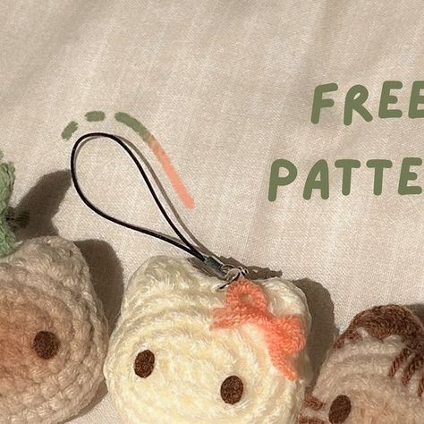 Cute Crochet Plushies Keychain, Cute Easy Crochet Keychain, Hello Kitty Keychain Crochet Free Pattern, Crochet Keychains Pattern, Keychain Amigurumi Pattern, Cute Crochet Coasters Free Pattern, Crochet Wristlet Keychain Pattern Free, Crochet Food Keychain, Crochet Cat Keychain Pattern Free