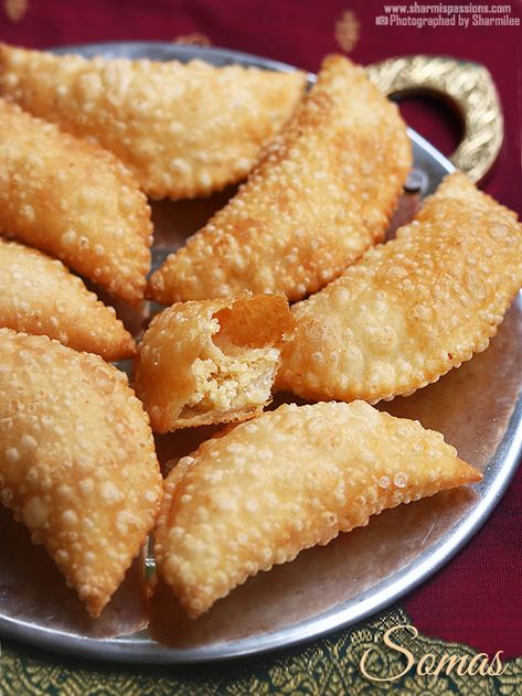 Sweet Somas Recipe Somas Recipe, Diwali Special Recipes, Desi Street Food, Food Cafe, Diwali Food, Diwali Special, Indian Sweet, Baked Dessert Recipes, Indian Sweets