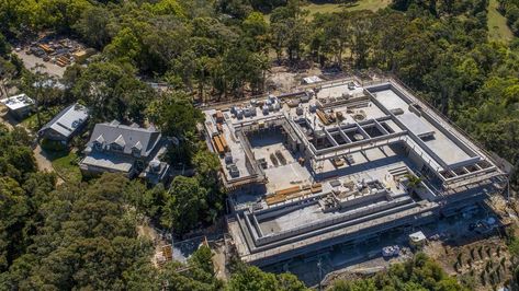 Chris Hemsworth's Huge Byron-Bay Mega-Mansion Revealed | Man of Many Chris Hemsworth House, Luxury Lifestyle Travel, Man Made Island, Mega Mansions, Aerial Photograph, Entry Hallway, Bay House, Home Building Design, Infinity Pool