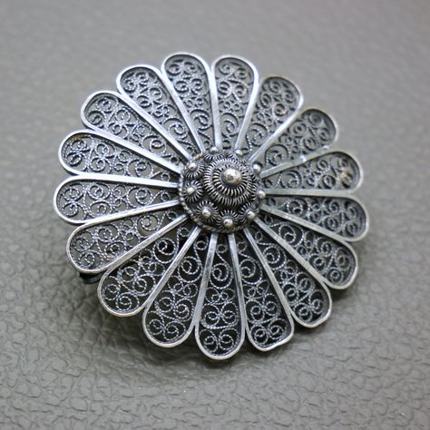 Button Brooch, Victorian Style Jewelry, Dutch Heritage, Victorian Design, Antique Brooches, Button Jewelry, Sterling Silver Filigree, Silver Filigree, Silver Flowers