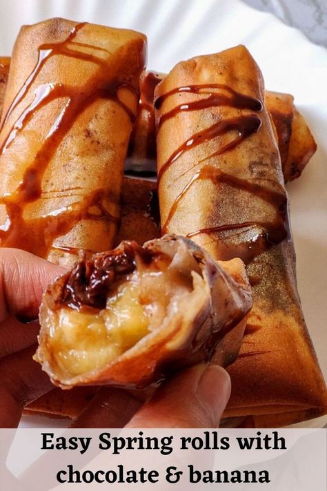 This banana spring rolls with chocolate is a very tasty vegan appetizer or dessert recipe from Indonesia. They taste awesome and a  must try by every foodie. #bananaspringrolls #asiandessert #chocolatespringrolls #easydessert #chocolatedesserts #bananarecipe #chocolatebananaspringroll Warm Dessert Recipes, Chinese Lo Mein, Keju Aroma, Naan And Curry, Hashimotos Diet, Spring Roll Recipes, Easy Vegan Appetizers, Banana Spring Rolls, Vegetarian Easy Recipes