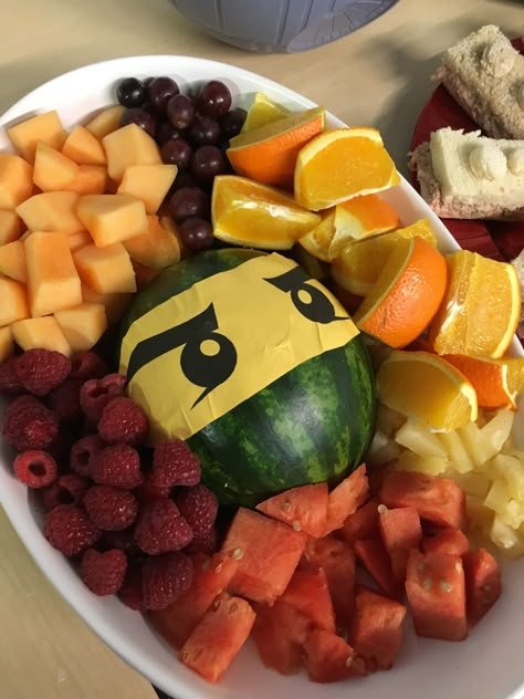 Ninjago birthday fruit tray with the Green Ninja. Let me Knot 2018 Fruit Ninja Party, Ninja Birthday Party Food, Ninja Themed Food, Ninjago Birthday Party Food, Ninjago Party Food, Birthday Fruit Tray, Ninjago Birthday Party Cake, Ninja Party Food, Ninjago Party Ideas