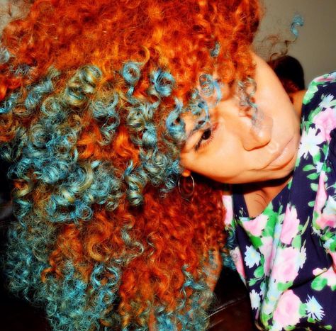 Multi Colored Afro Natural Hair, Orange And Blue Hair Ideas, Orange And Blue Hair, Blue And Orange Hair, Dyed Curly Hair Ideas Colour, Dyed Afro, Dyed Curly Hair, Natural Afro Hairstyles, Dyed Hair Inspiration