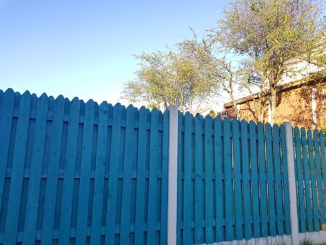 I wanted different from the usual brown fence Brown Fence, Outdoor Fence, Living Ideas, Dark Teal, Teal Colors, Fence, Garden Design, Outdoor Living, Van