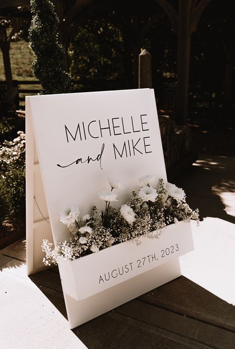 outdoor welcome sign for wedding. wedding signage. inspired by Napa Valley. custom wedding sign. guest greeting. ohio wedding planner. wedding trends. Engaged with Nora. Mise-en Studios. Wedding Signs Flowers, Modern Wedding Signage, Diy Wedding Welcome Sign, Welcome Sign For Wedding, Wedding Entrance Sign, Entrance Signage, Outdoor Welcome Sign, Sign For Wedding, Wedding Entrance