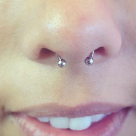 Septum piercing Small Septum Piercing, Small Septum, Vertical Labret, Ear Piercings Chart, Septum Piercing Jewelry, Bull Ring, Septum Piercings, Piercing Septum, Face Piercings