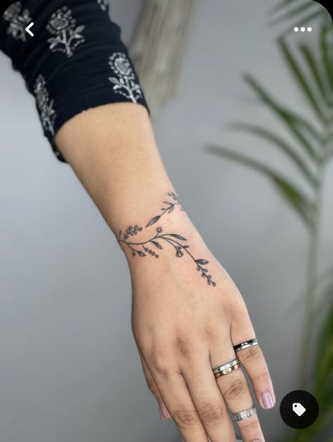 Wrist Hand Tattoo, Anklet Tattoos For Women, Wrap Around Wrist Tattoos, Wrist Bracelet Tattoo, Side Wrist Tattoos, Meaningful Wrist Tattoos, Wrap Around Tattoo, Wrist Tattoo Designs, Wrist Tattoo Ideas