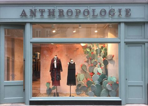 Anthropologie Windows, Anthropologie Window Display, Fashion Retail Interior, Anthropologie Store, Fashion Window Display, Window Display Retail, Clothing Store Interior, Windows Display, Store Window Display