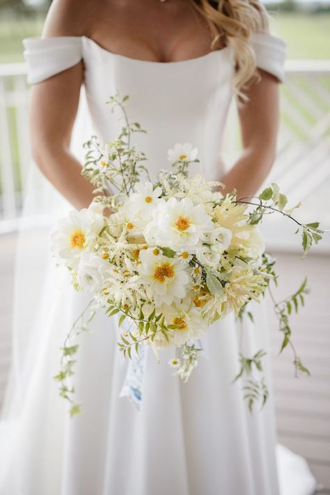 Yellow Bride Bouquet, Cascading Bouquet White, Yellow Bride, Yellow White Wedding, Yellow Bridal Bouquets, Yellow Wedding Bouquet, Small Wedding Bouquets, Yellow Wedding Theme, Yellow Wedding Flowers