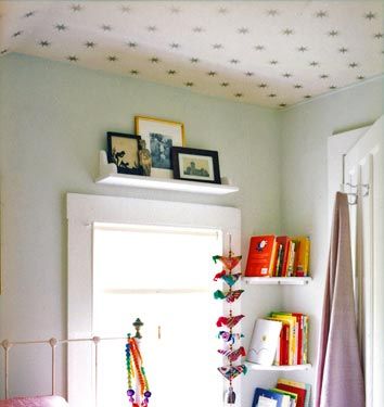 Ceiling wallpaper, cute shelves- for kid's bedroom "2"? Starry Ceiling, Kids Shelves, Window Shelves, Corner Bookshelves, Star Ceiling, Wallpaper Ceiling, Star Wallpaper, Nursery Wallpaper, High Fashion Home