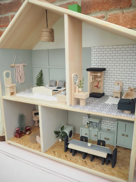 Ikea Flisat Hack, Doll House Makeover, Ikea Custom, Ikea Dollhouse, Travel Dollhouse, Ikea Flisat, Kids Doll House, Diy Doll House, Easy Ikea Hack