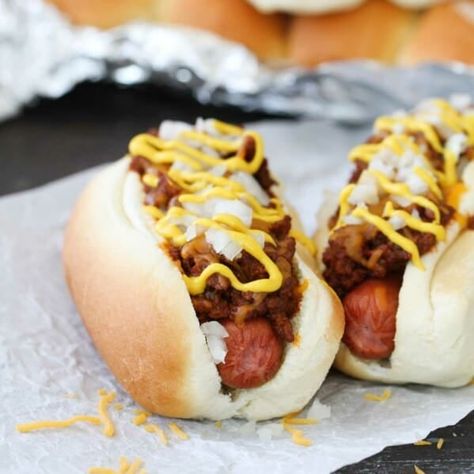 People may disagree on what makes an authentic Coney Island Hot Dog, but you will agree that this Coney Island Hot Dog Recipe is delicious! Perfectly spiced, full of flavor, this is one hot dog recipe you’ll want to keep on file! Easy Hot Dog Chili Recipe Coney Sauce, Coney Island Hot Dog Sauce Recipe, Coney Island Chili, Coney Island Hot Dog Sauce, Original Coney Island Hot Dog Sauce, Joey Chestnut Hot Dogs, Coney Dogs, Hot Dog Sauce Recipe, Hot Dog Recipe