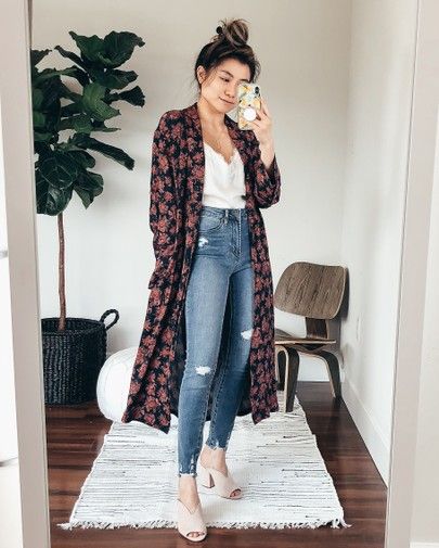 I love me a luxurious kimono 👘 The navy rose floral is beautiful & my jeans are under $45!!! *Emitting vintage boho goddess vibes* Wearing XS ✨ SHOP this outfit & all my Nordstrom finds by following my profile MISSEJLOUIE in the  @liketoknow.it app  ✨ OR visit: http://liketk.it/2wybz #liketkit #LTKunder100 #LTKunder50 #LTKstyletip #LTKshoecrush #LTKsalealert #LTKhome#NSale #Nordstrom #Sale #NordstromAnniversarySale #NordstromAnniversarySale2018 #MissLouie Flowers Print Dress, Kimono Outfit, Grunge Vintage, Flowers Print, Western Dresses, Wearing Clothes, Mode Vintage, Looks Style, Kimono Fashion