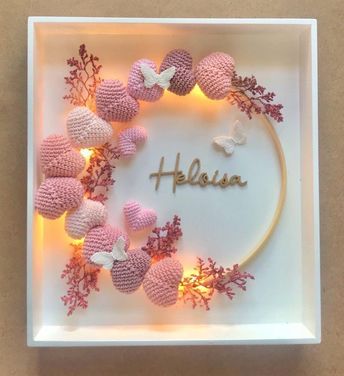 Crochet Framed Art, Crochet Gift Ideas, Kids Bedroom Ideas, Idee Babyshower, Crochet Nursery, Idee Cricut, Boho Crafts Diy, Crocheting Patterns, Crochet Bouquet