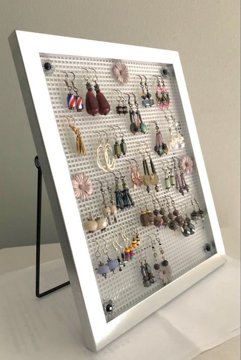 Diy For Jewelry Holders, Jewellery Organisation, Organizing Jewelry, Ideas For Organizing, Craft Market Display, Jewelry Storage Diy, Diy Room Decor For Teens, Boutique Inspiration, Craft Booth Displays