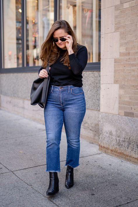 Slim Cropped Jeans Outfit, Crop Flare Jeans Outfit Winter, Plus Size Cropped Jeans Outfit, Cropped Flair Jeans Outfit, Black Crop Jeans Outfit, Ankle Flare Jeans Outfit, Midsize Flare Jeans Outfit, Cropped Flare Jeans Outfit Fall, Cropped Bootcut Jeans Outfit