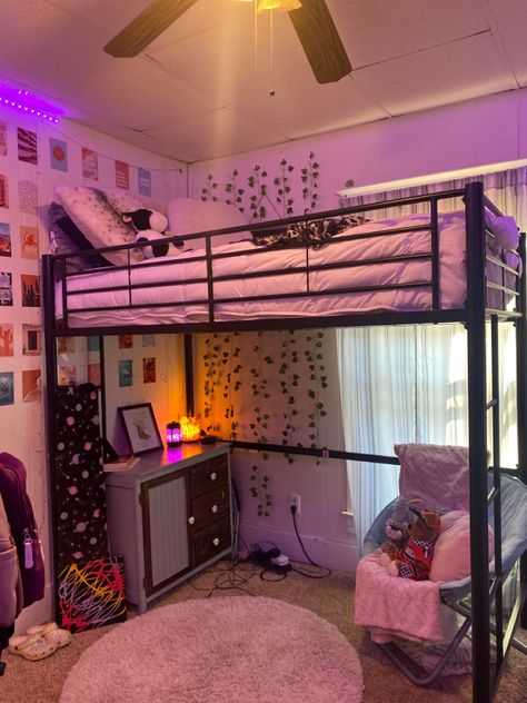 Top Bunk Bed Decorating Ideas, Cute Loft Bed, Bunk Bed Rooms Decor Aesthetic, Bunk Bed Decor, Bunk Beds Small Room, Bunk Bed Rooms, Kids Bedroom Ideas, Loft Style Bedroom, Chill Room