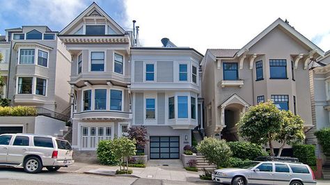 edwardian hogar moderno interior de Presidio Heights San Francisco acomodada bruma 3481 Washington Street (1) Townhouse With Garage, San Francisco Townhouse, Carriage Style Garage Doors, Modern Victorian Homes, Edwardian Home, Townhouse Interior, Pacific Heights, Washington Street, Modern Victorian