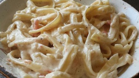 This is a wonderfully spicy cream pasta with a hint of garlic and shallots. You also can add sauteed chicken or shrimp. Very easy and quick sauce to make if you are looking for a spicy entree. Fancy Pasta, Habanero Recipes, Gourmet Pasta, Cream Sauce Pasta, Manicotti Recipe, Habanero Pepper, Homemade Egg Noodles, Italian Night, Pasta Meals