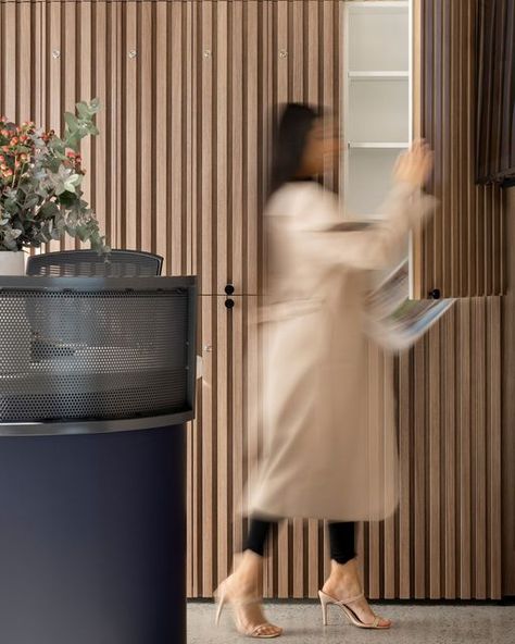 I+D Studio on Instagram: "DIJONES | OFFICE FITOUT⁠ ⁠ The reception feature wall is in a batten profile in colour Toorak @screenwood. The Joinery detail behind the battens conceals much needed storage in the cupboards and has pull out drawers for key storage.⁠ ⁠ #battens #featurewall #interiordesignideas #luxuryinteriors #walldecor #3dpanels #officespace #officedesign #officefitout #officefitouts #joinery #customjoinery #joinerydetail #officefitout #interiordesign #commercialrealestate #office Reception Feature Wall, Front Desk Design, Office Fitout, Architectural Finishes, Tongue And Groove Panelling, Joinery Details, Office Fit Out, 3d Panels, Clinic Design