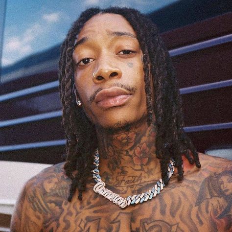 wiz khalifa’s Instagram photo: “💜❤️💜 Follow 👉@wiz_khalifa_lifestyle_ Follow 👉@wiz_khalifa_lifestyle_ Follow 👉@wiz_khalifa_lifestyle_ . . . . . . . . . .…” Wiz Khalifa Tattoos, Whiz Khalifa, Random Vibes, History Of Hip Hop, Dark Skin Men, Twist Styles, Wiz Khalifa, Hair Twist Styles, Cute Rappers