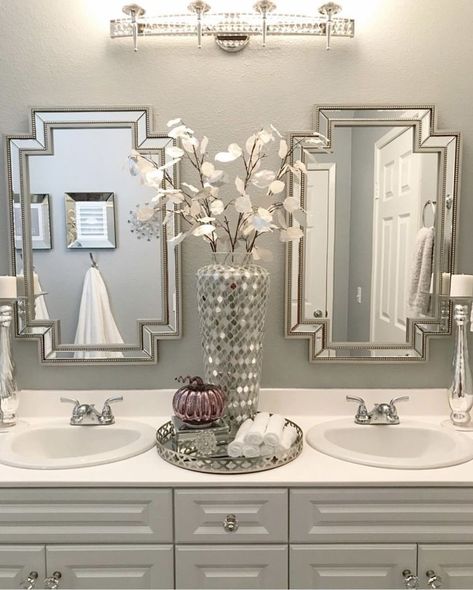 Glam bath Glam Bathroom, Guest Bathroom Decor, Restroom Decor, Bathroom Decorating, Bathroom Countertops, Bathroom Spa, Dream Bathrooms, Elegant Bathroom, Bath Remodel