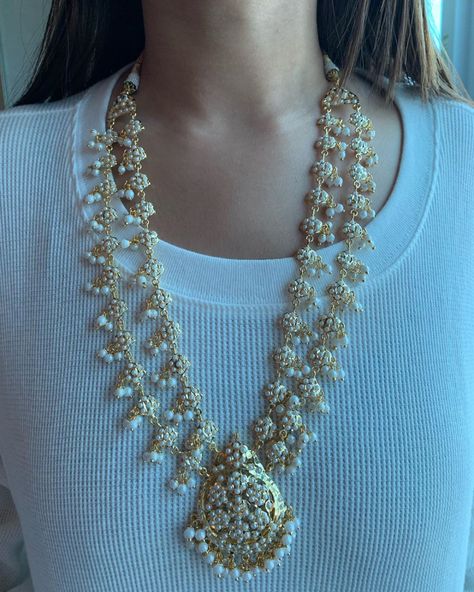 Bollywood Style Pearl Chain Necklace For Wedding, Gold Pearl Chain Bridal Necklace Bollywood Style, Gold Pearl Bollywood Necklace For Wedding, Pearl Gold Necklace Bengali, Pearl Bridal Jewelry Sets, Gold Pearl Bollywood Necklace, Hyderabadi Jewelry, Van Cleef And Arpels Jewelry, Bridal Jewelry Vintage