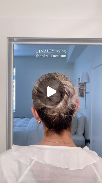 reagan ᵕ̈ on Instagram: "I keep seeing this bun so I HAD to try and it’s 🤌🏼🤌🏼 Saw this originally from @jamievanslooten, inspo from @itslesliecatherine ✨🎀🫶🏼 #slickbackbun #knotbun #knotbunhairstyle #updohairstyle #hairtutorial" Low Slick Back Bun Tutorial, Cute Slick Back Bun, How To Do Slick Back Bun, Slick Back Knot Bun, Low Slick Back Bun, Sleek Dutt, Slick Back Bun Tutorial, Slick Bun Tutorial, Knot Bun Tutorial