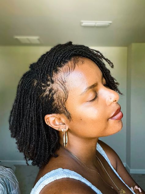 Tiny Microlocs, Locs Natural Hairstyles, Tiny Locs, Microlocs Journey, Microloc Journey, Micro Locks, Locs Ideas, Locs Natural, Sister Locks