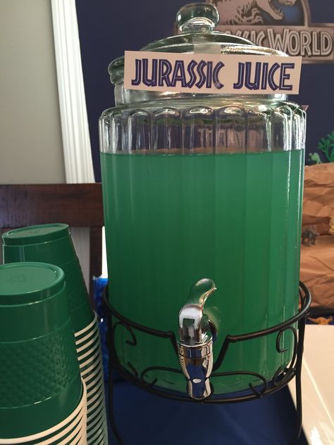 Jurassic World Party - Jurassic Juice - Blue Hawaiian Punch, Pineapple Juice, Sprite Jurassic World Birthday Party Food, Dinosaur Themed Drinks, Jurassic Park Baby Shower Ideas, Jurassic World Party Decorations, Dinosaur Punch, Jurassic World Party Ideas, Jurassic World Birthday Party, Dinosaur Snacks, Jurassic World Party