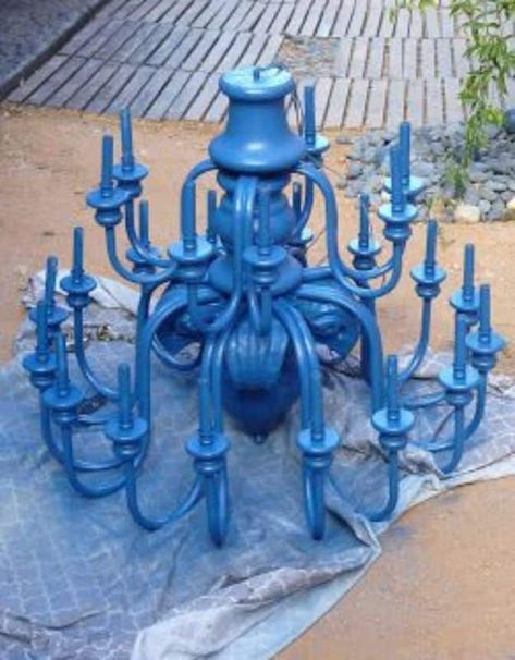 Diy Chandelier Makeover, Chandelier Makeover, Old Chandelier, Chandelier Farmhouse, Blue Chandelier, Diy Light Fixtures, Diy Dining Room, Girls Rooms, Deco Luminaire