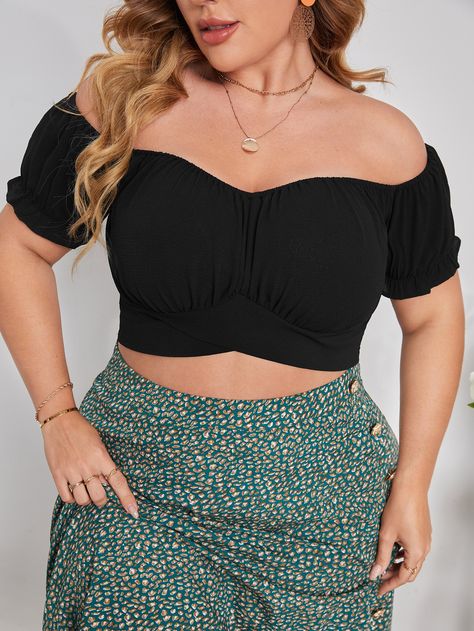 Black Casual Collar Short Sleeve Fabric Plain Top Embellished Non-Stretch  Plus Size Tops Plus Size Crop Top Outfit, Plus Size Crop Tops, Plain Blouse, Crop Top Outfits, Short Sleeve Cropped Top, Back Off, Crop Top Blouse, Crop Blouse, Off Shoulder Tops