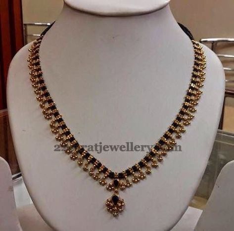 Muvvala Haram, Long Necklaces Gold, Black Beads Jewellery, Flower Pearl Necklace, Couples Necklace, Gold Jewelry Outfits, Black Beads Mangalsutra Design, Mangalsutra Design, Black Beads Mangalsutra