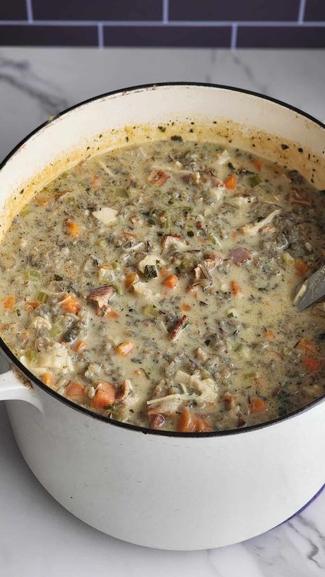 Chicken Wild Rice Soup - Creamy Recipe Creamy Chicken And Wild Rice Soup, Wild Rice Soup Slow Cooker, Creamy Wild Rice Soup, Dream Restaurant, Taco Soup Recipe Easy, Chicken And Wild Rice Soup, Wild Rice Soup Recipes, Chicken Wild Rice, Soup Creamy