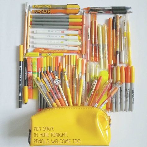 Stationery art; splash of yellow! I can't believe I have so much yellow pens & pencils because it's kinda my least fave color☺️ And that pen orgy pencil caseAnyway; here's to stationery addicts! Instagram: Deniz @stationerysatellite Things To Write When Bored, Yellow Pen, Art Splash, School Suplies, Stationary Organization, So Bored, Stationary Art, Stationary Supplies, Cute Stationary