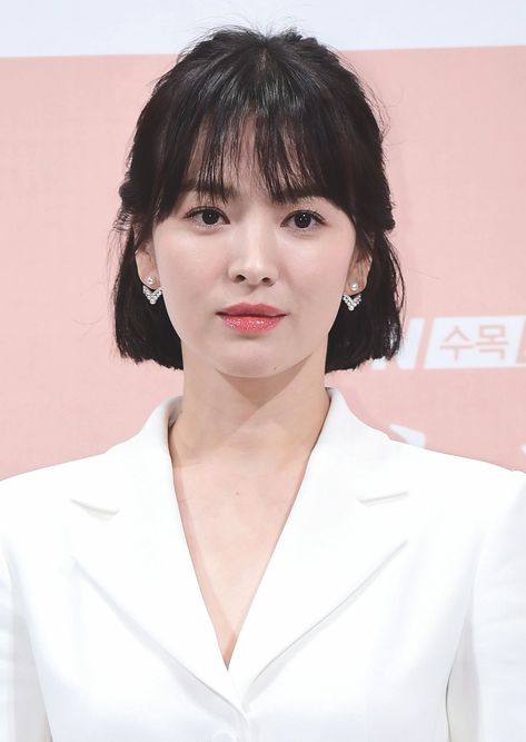 Classic Bob Haircut, Korean Short Hair, Hye Kyo, Bob Haircut With Bangs, Haircut Designs, Song Joong, Song Hye Kyo, Park Shin Hye, Hyun Bin