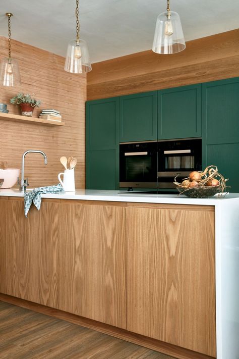 Exposed Oak Kitchen Finish | Naked Kitchens Contemporary Oak Kitchen, Handleless Kitchen Cabinets, Green Kitchen Designs, Kitchen Cabinets Doors, Elegant Doors, Handleless Kitchen, Green Kitchen Cabinets, Shaker Style Kitchens, Green Cabinets