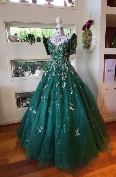 Emerald Green Debut Dress, Emerald Green Debut Gown, Emerald Green Filipiniana, Debut Dresses Filipino Green, Debut Gowns Green, Green Filipiniana Gown, Debutante Dresses Filipino, Filipiniana Ball Gown, Green Filipiniana