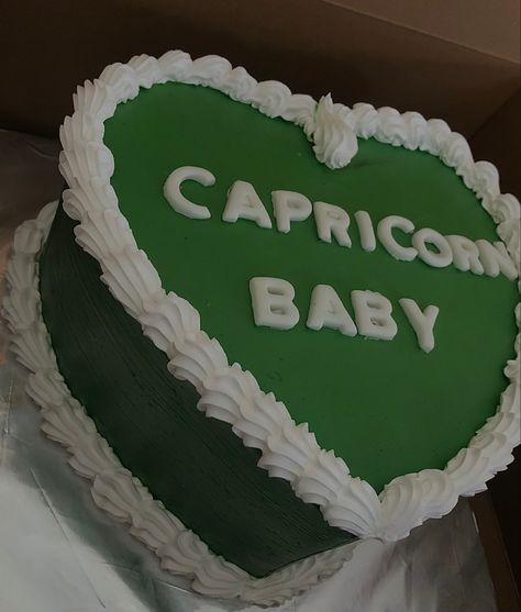 Birthday Cake Dark Green, Dark Green Heart Cake, Heart Shaped Cakes Sage Green, Dark Green Birthday Cake, Dark Green Cake, Green Heart Cake, Capricorn Cake, Vintage Heart Cake Green, Green Birthday Cakes