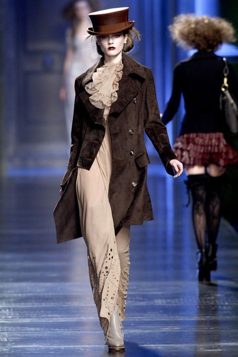 Steampunk fashion Moda Steampunk, Dior Fashion Show, Mode Steampunk, Paris Mode, Dior Haute Couture, Dior Fashion, Vogue Russia, Christopher Kane, Christian Siriano