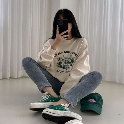 Cream Beige Aesthetic, Fall Winter Makeup, Comfy Minimalist, Formal Streetwear, Grunge Tops, Aesthetic Fairycore, Korean Casual Outfits, Winter Makeup, Casual Day Outfits