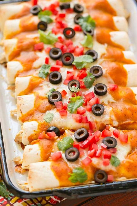 Pumpkin isn't just for dessert! These chicken enchiladas are made with a velvety pumpkin sauce that's totally savory and an unexpected way to elevate enchiladas into a dish fit for company. #ChooseSmart Ad Pumpkin Sauce, Pumpkin Pasta, Pumpkin Chocolate Chips, Stuffed Pepper Soup, Chopping Block, Savory Sauce, Homemade Pumpkin, Enchilada Sauce, How To Cook Steak