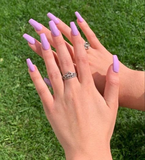 Colorful Coffin Acrylic Nails, Light Purple Nails Coffin, Pastel Purple Nails Aesthetic, Coffin Acrylic Nails Purple, Lavender Nails Design, Light Purple Nails Acrylic, Purple Acrylic Nails Coffin, Light Purple Nail Ideas, Light Purple Acrylic Nails