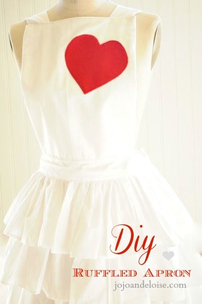 ruffled apron Heart Apron, Ruffled Apron, Diy Ruffle, Apron Tutorial, Ruffle Apron, Diy Apron, Apron Pattern, Apron Sewing Pattern, Sewing Aprons