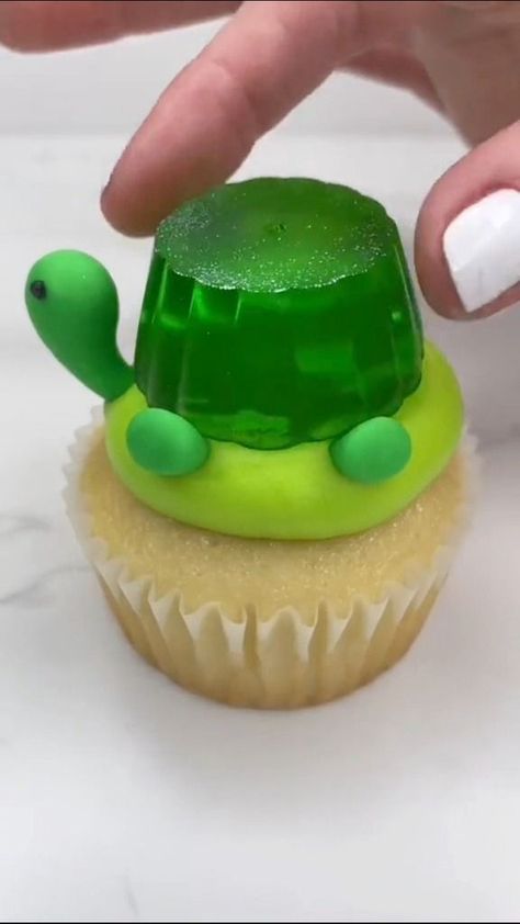 Turtle time 🐢💚 #cupcakes #turtle #cakeart #cakedecorating #cakedbyrach | Caked By Rach | Inner City · Good Life Fresh Blueberry Muffins, Oscar Food, Turtle Cupcakes, Birthday Cupcakes Decoration, Lollipop Cake, Turtle Time, Turtley Awesome, Turtle Cake, Cupcakes Ideas